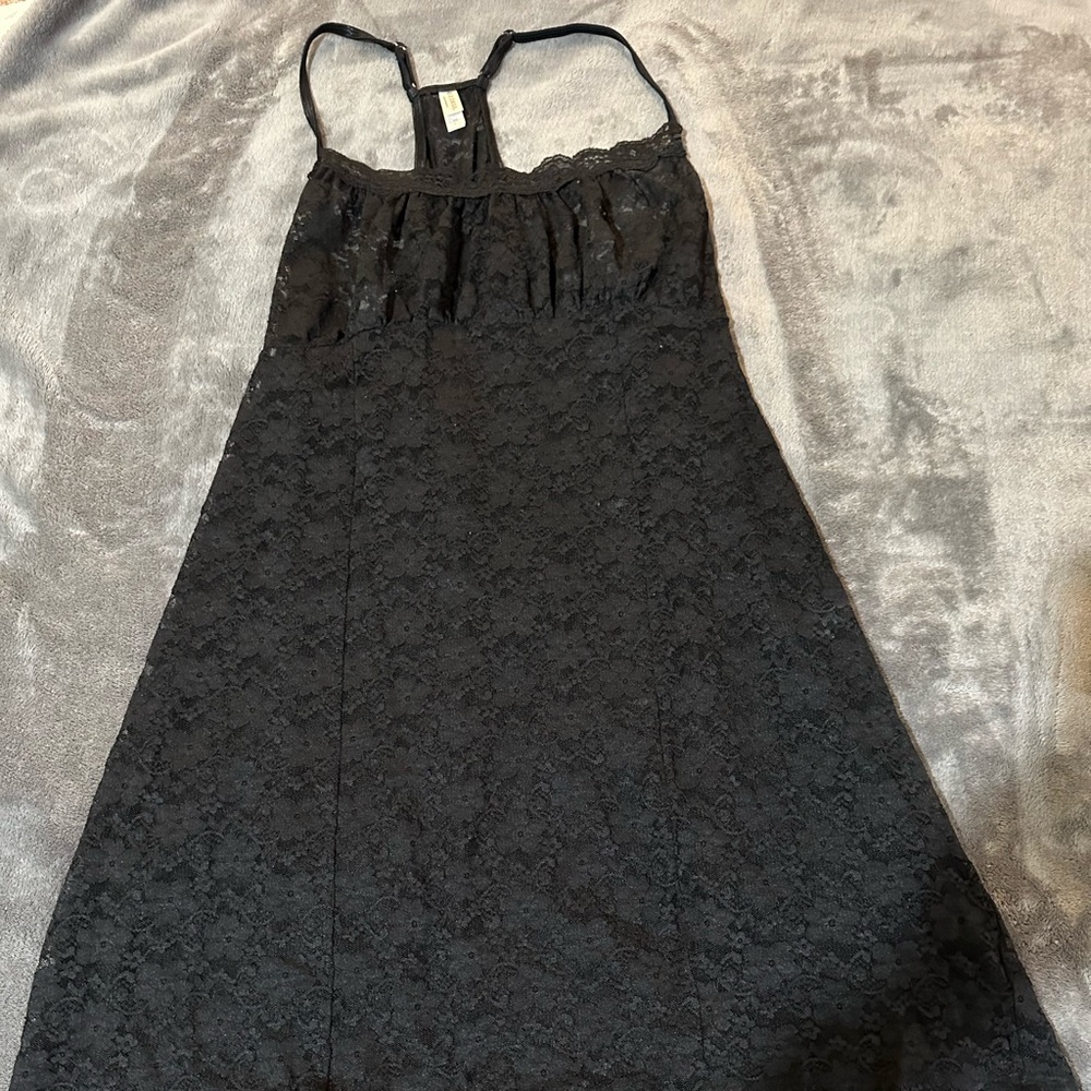 Women's black lace sleepwear